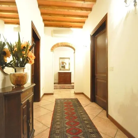 Lovely Adjacent To S.croce Square * Florence