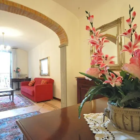 Lovely Adjacent To S.croce Square * Florence