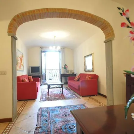 Lovely Adjacent To S.croce Square Florence